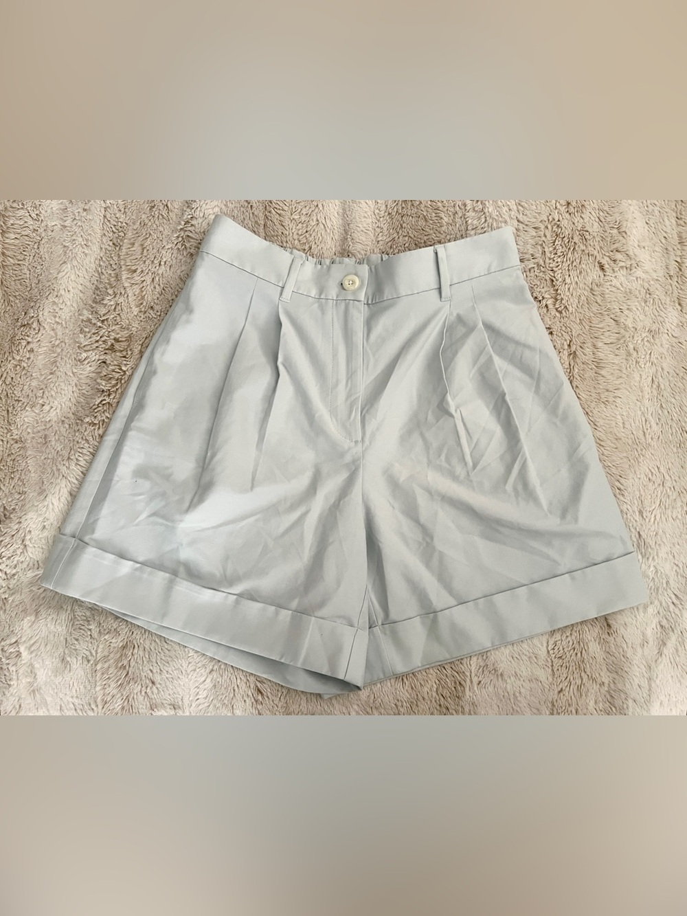 Lululemon High-Waist Pleated Women’s Shorts in Light Gray! Sz 28